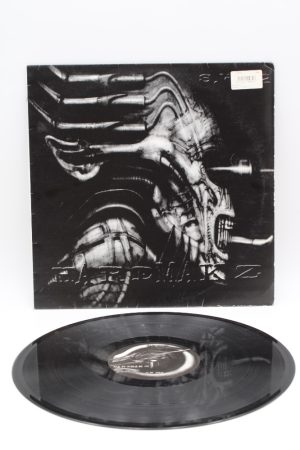 Hardmakz – Striking Wave Vol. 2 LP00759